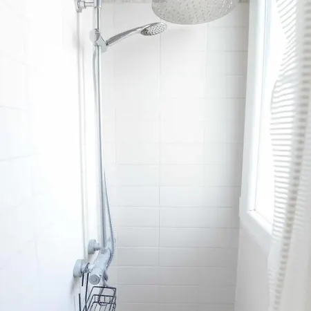 Charming And Bright Apt In The 18Th