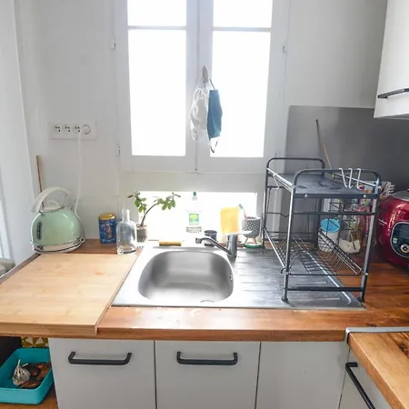 Charming And Bright Apt In The 18Th Paris